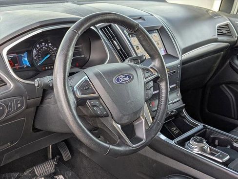 Used 2019 Ford Edge Titanium image 10