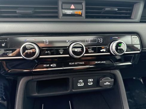 Used 2025 Honda Pilot Touring image 29