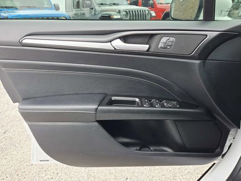 Used 2019 Ford Fusion Titanium AWD/4WD image 32