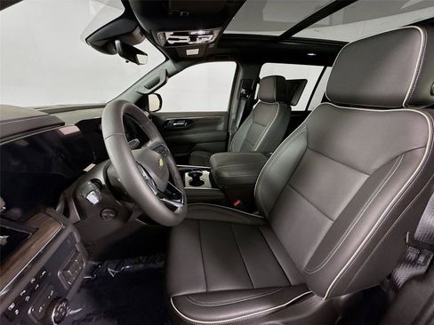 New 2026 Chevrolet Suburban Premier image 17