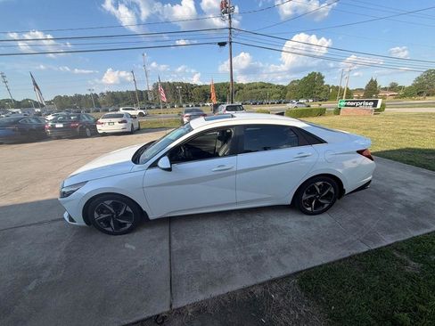 Used 2022 Hyundai Elantra Limited FWD image 14