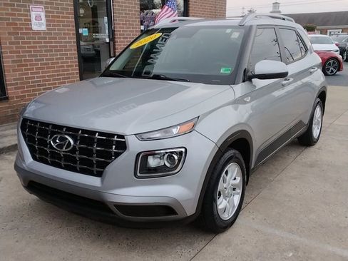 Used 2020 Hyundai Venue SEL image 1