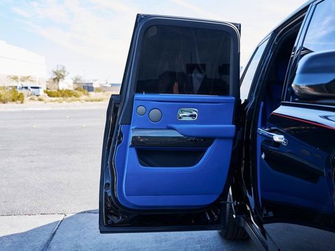 Used 2021 Rolls-Royce Cullinan Black Badge image 28