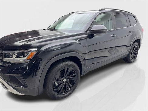 Used 2023 Volkswagen Atlas SE w/ Panoramic Sunroof Package image 11