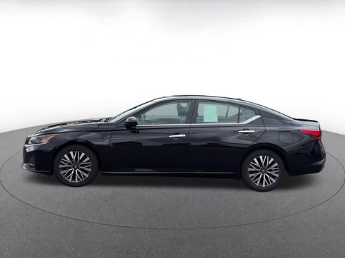 Used 2025 Nissan Altima 2.5 SV image 9
