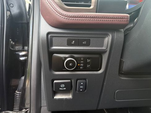 Used 2024 Ford Expedition Limited AWD/4WD image 32