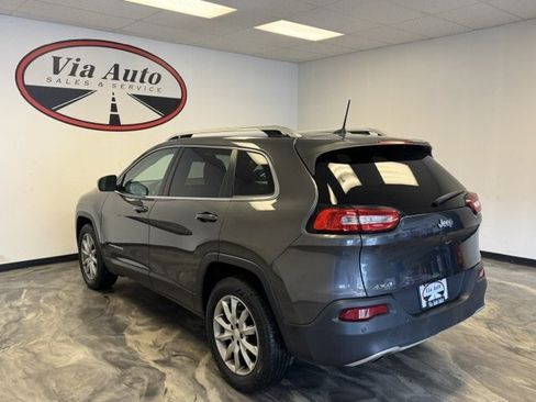 Used 2018 Jeep Cherokee Limited AWD/4WD image 11
