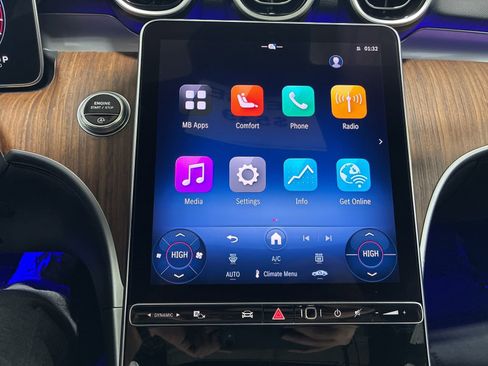 Used 2025 Mercedes-Benz C 300 4MATIC Sedan image 15