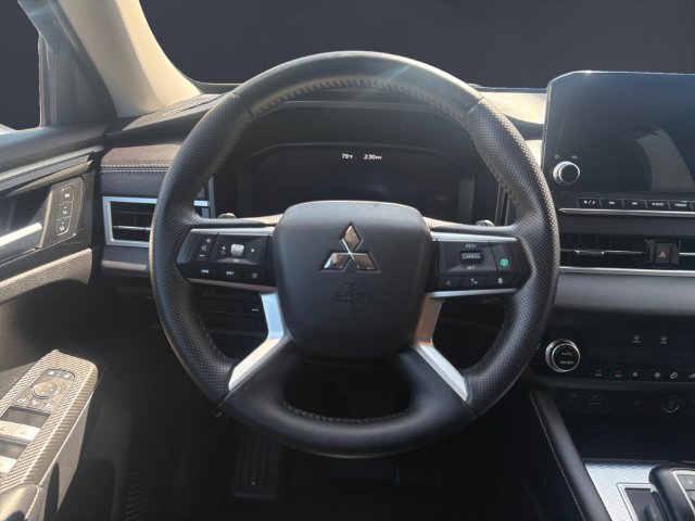 Used 2024 Mitsubishi Outlander SEL AWD/4WD image 12