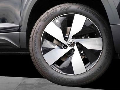 New 2025 Volkswagen Taos S
