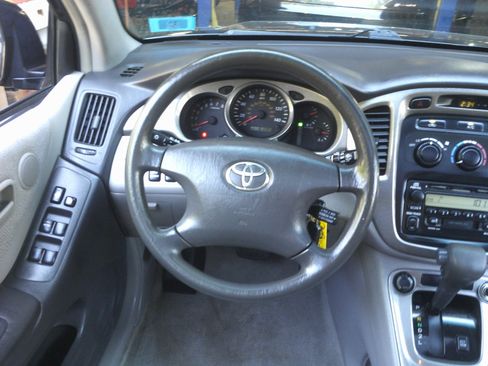 Used 2002 Toyota Highlander 4WD V6 w/ Appearance Pkg image 17