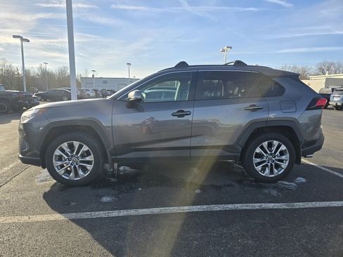 Used 2025 Toyota RAV4 XLE Premium image 4