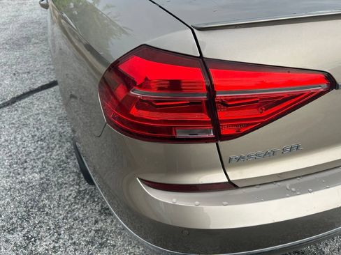 Used 2016 Volkswagen Passat 1.8T SEL Premium FWD image 18