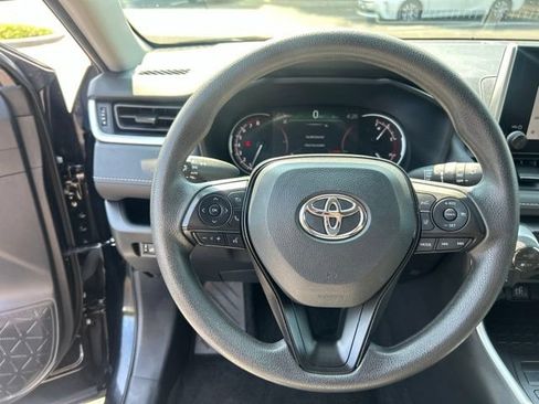 Used 2025 Toyota RAV4 XLE FWD image 19