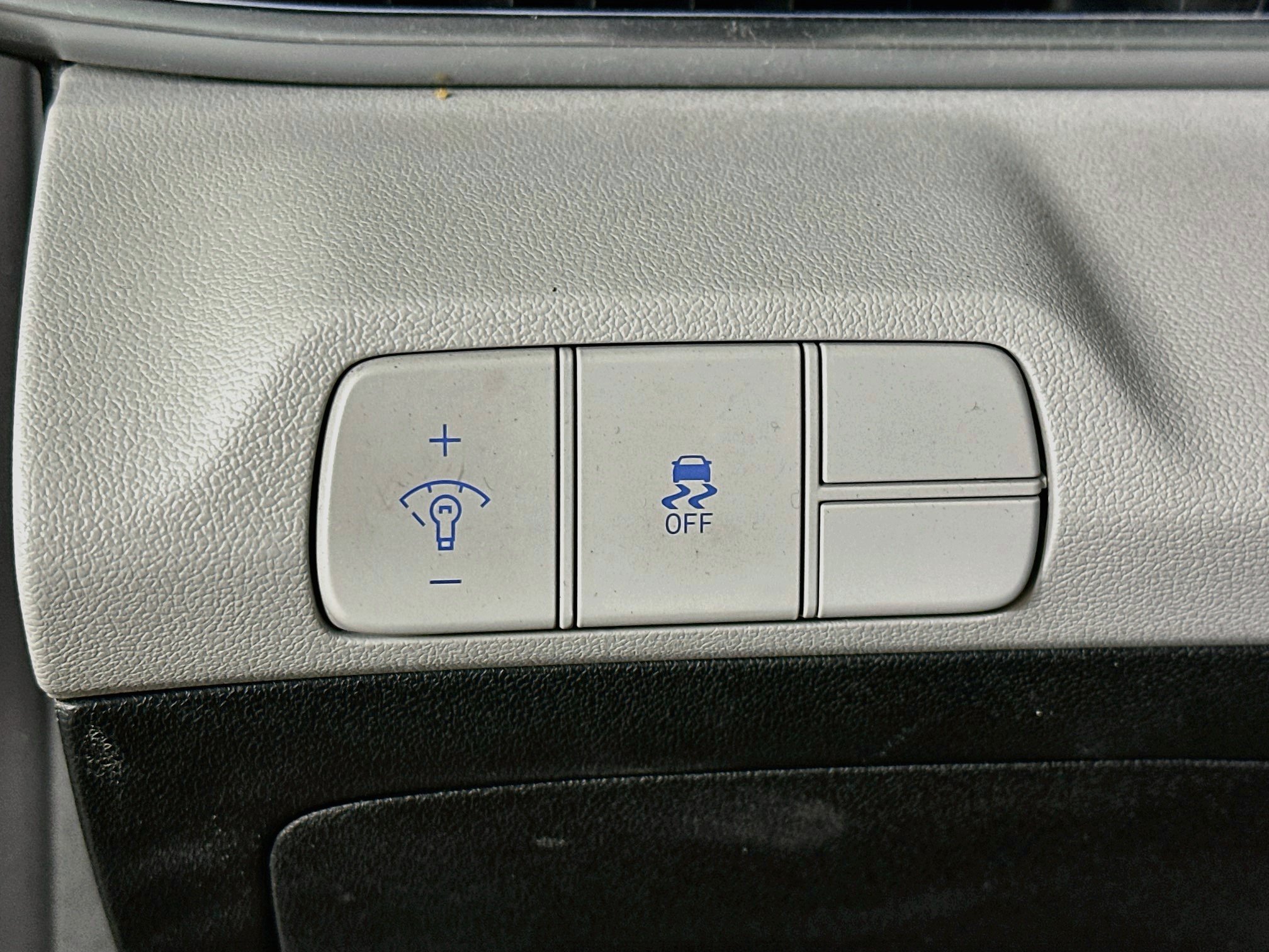 Used 2025 Hyundai Elantra Limited FWD image 17