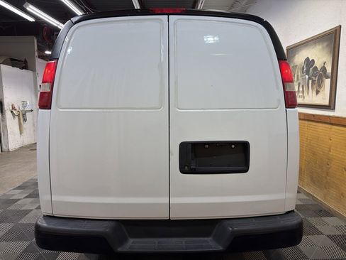 Used 2017 Chevrolet Express 2500 image 4
