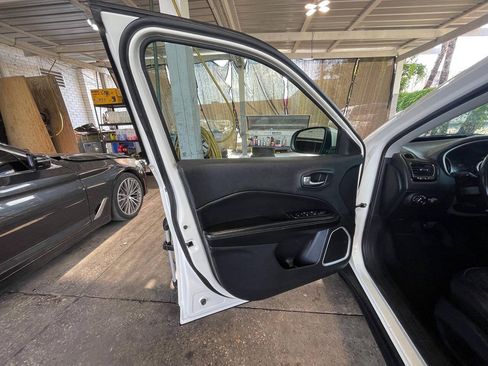 Used 2019 Jeep Compass Limited FWD image 10