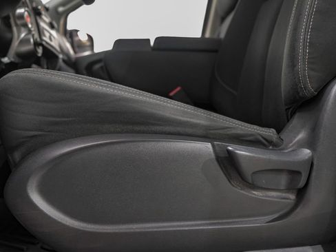 Used 2017 Nissan Titan SV image 30