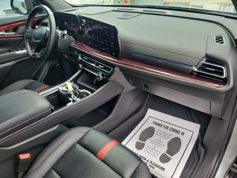 Certified 2024 Chevrolet Traverse RS w/ LPO, Floor Liner Package FWD image 11
