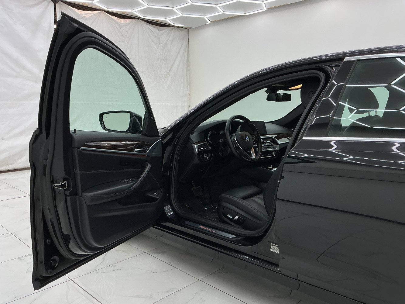Used 2017 BMW 530i xDrive AWD/4WD image 16