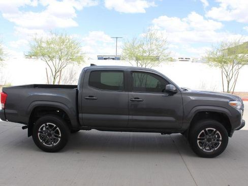 Used 2017 Toyota Tacoma SR w/ Tow Package AWD/4WD image 4
