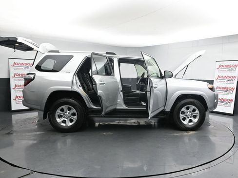 Used 2024 Toyota 4Runner SR5 AWD/4WD image 43