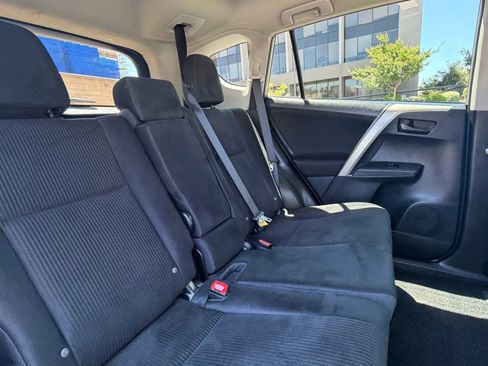 Used 2014 Toyota RAV4 LE AWD/4WD image 26