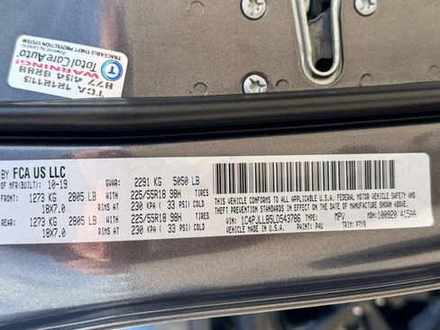 Used 2020 Jeep Cherokee Latitude Plus FWD image 34