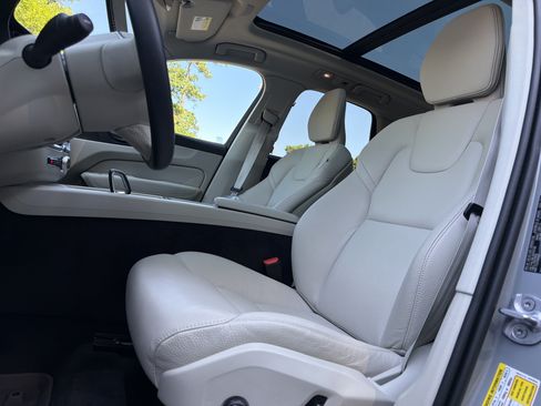 Certified 2024 Volvo XC60 B5 Plus w/ Protection Package Premier AWD/4WD image 52