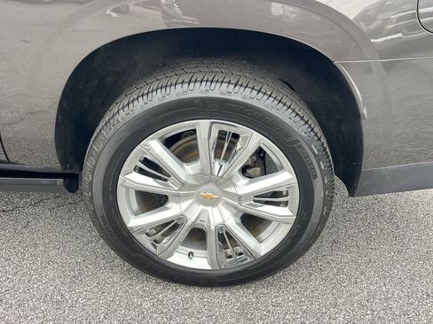 Used 2021 Chevrolet Suburban High Country w/ Premium Package image 37