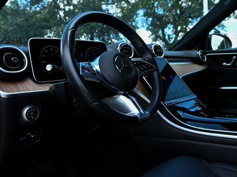 Used 2025 Mercedes-Benz C 300 Sedan image 15