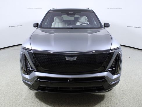 Used 2026 Cadillac Vistiq Sport image 2