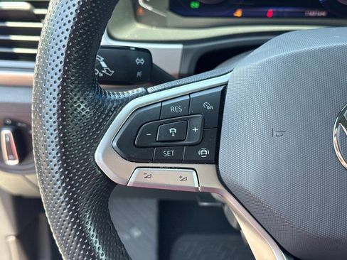 Used 2020 Volkswagen Atlas Cross Sport SEL R-Line AWD/4WD image 32