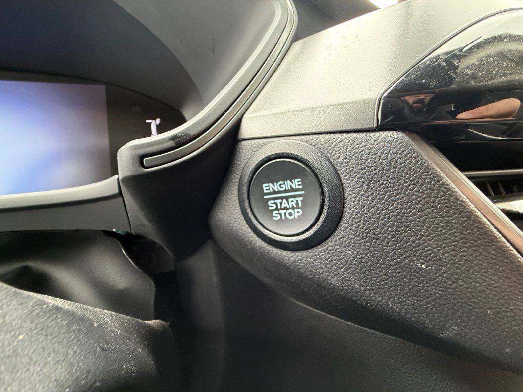 Used 2025 Ford Escape Active AWD/4WD image 32