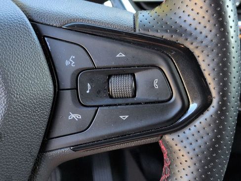 Used 2024 Chevrolet Trax RS w/ Sunroof Package image 12