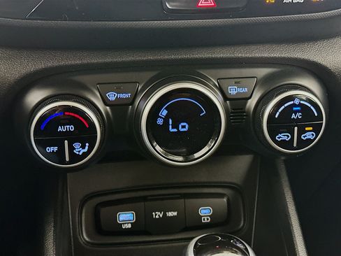 Used 2025 Hyundai Venue SEL FWD image 23