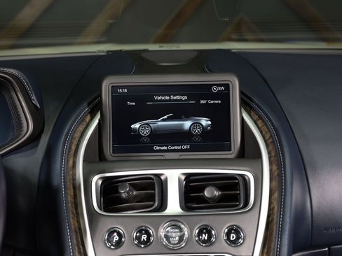 Used 2019 Aston Martin DB11 Volante image 38