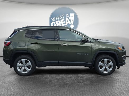 Used 2019 Jeep Compass Latitude w/ Cold Weather Group AWD/4WD image 2