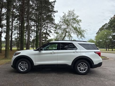 Used 2026 Ford Explorer Active w/ Active Comfort Package RWD image 7