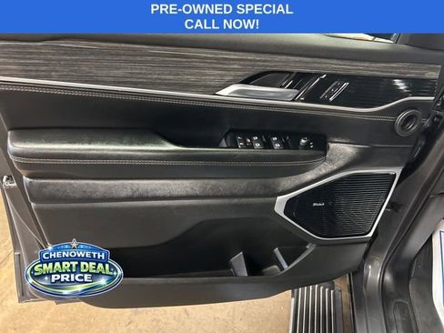 Used 2022 Jeep Wagoneer Series III w/ Premium Group I AWD/4WD image 11