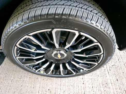 Used 2025 Chevrolet Suburban High Country image 65