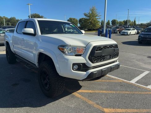 Used 2019 Toyota Tacoma SR5 image 2