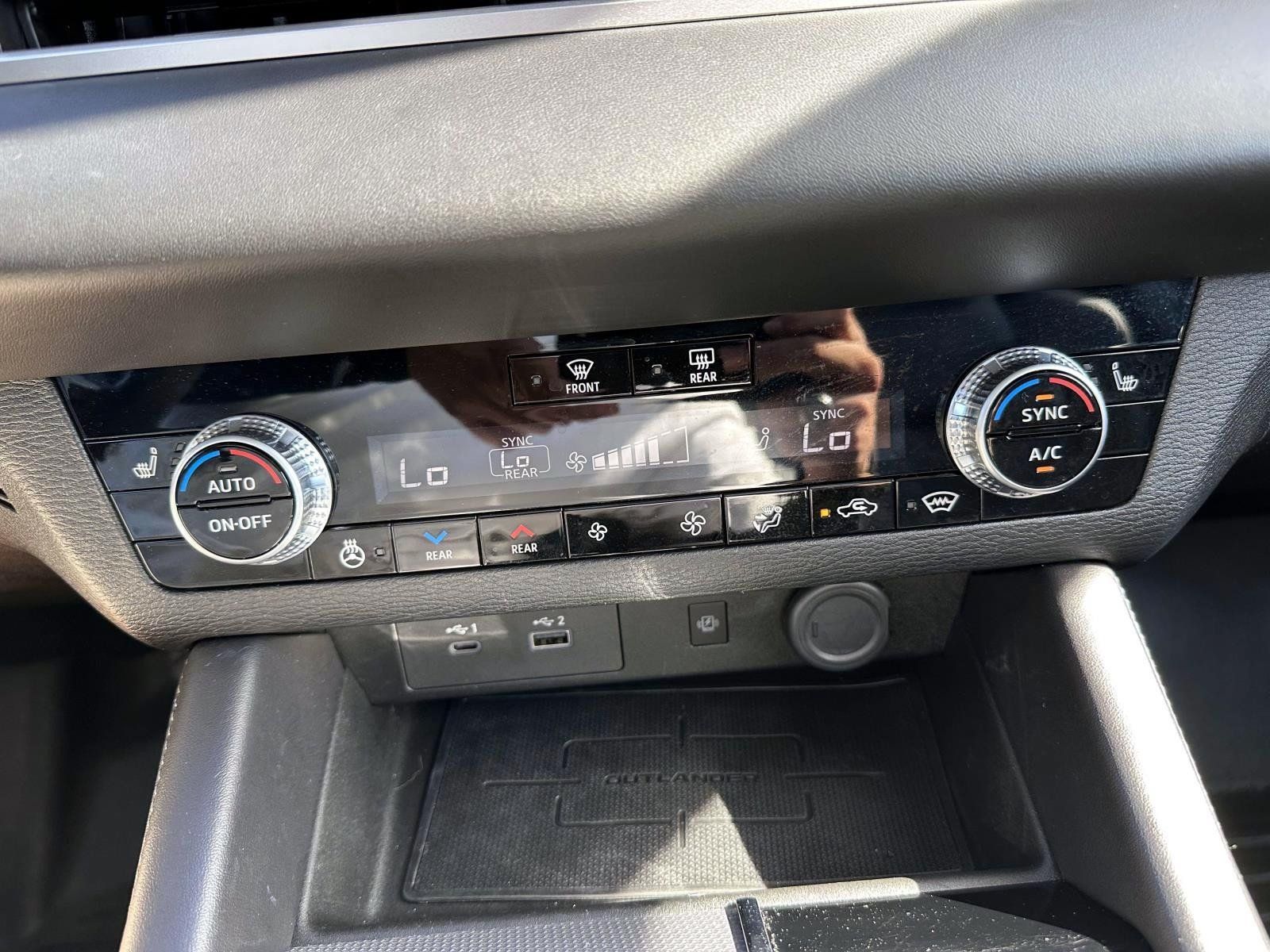 Used 2024 Mitsubishi Outlander SEL AWD/4WD image 24