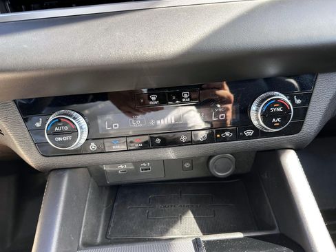 Used 2024 Mitsubishi Outlander SEL AWD/4WD image 24