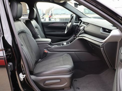 New 2025 Jeep Grand Cherokee Altitude image 42