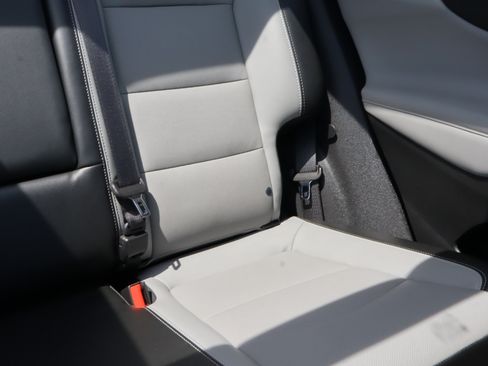 Used 2020 Chevrolet Equinox Premier AWD/4WD image 9