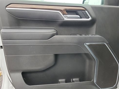 Used 2025 Chevrolet Silverado 1500 LT image 16