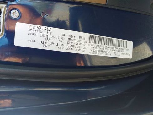Used 2017 Chrysler Pacifica Limited w/ UConnect Theater Package FWD image 25
