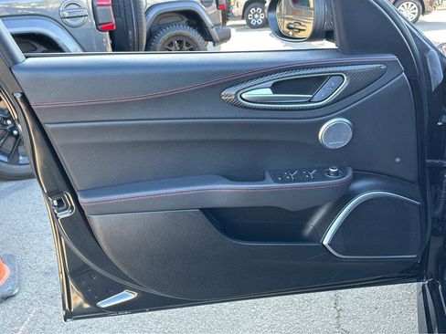 Used 2023 Alfa Romeo Giulia Estrema image 15