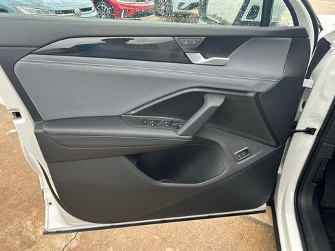 New 2026 Volkswagen Tiguan SE image 49